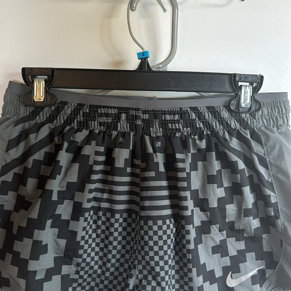 Black and grey Nike running shorts - Picture 2 of 9